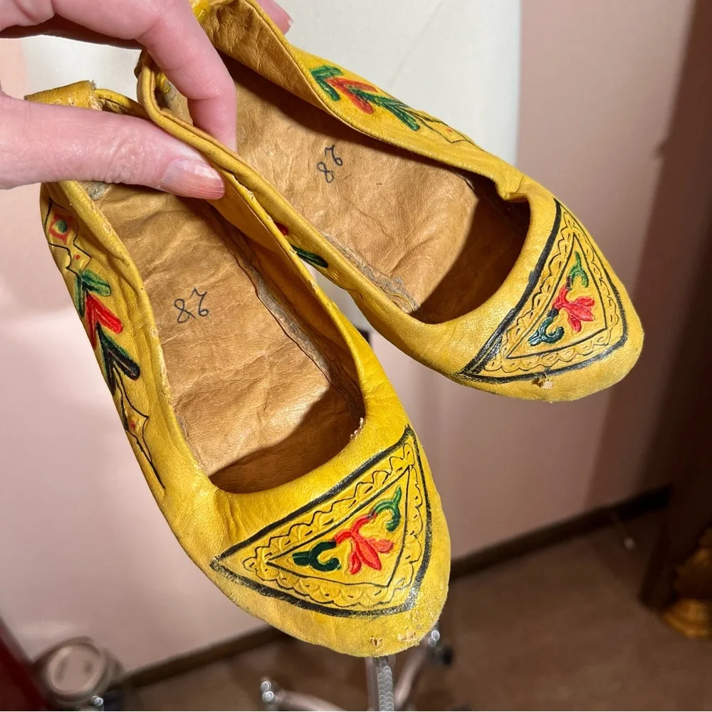 Vintage antique Tooled Leather South Western Bohemian Childs Moccasins Shoes
